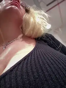 Teya moon  online show from 27, 2, 2025