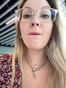 Teya moon  online show from 17, 3, 2025