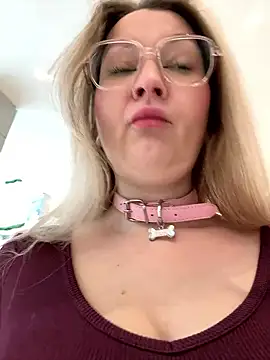 Teya moon  online show from 8, 1, 2026