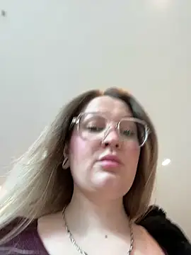 Teya moon  online show from 10, 4, 2026