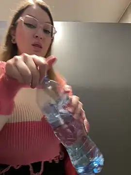 Teya moon  online show from 10, 2, 2026