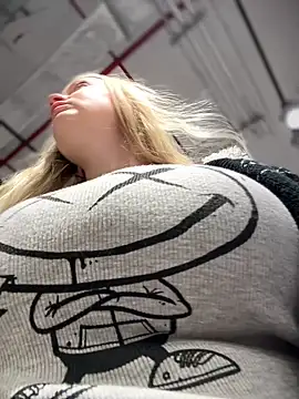 Teya moon  online show from 23, 2, 2025