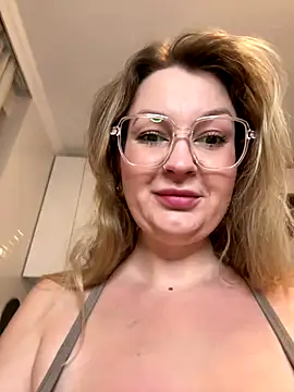 Teya moon  online show from 19, 9, 2025