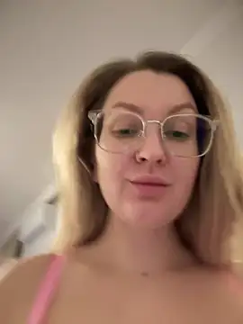 Teya moon  online show from 13, 3, 2025