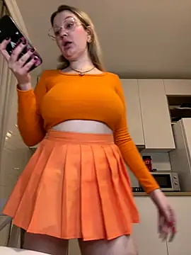 Teya moon  online show from 28, 10, 2025