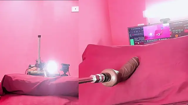 Criistal Thompson online show from 10, 2, 2025