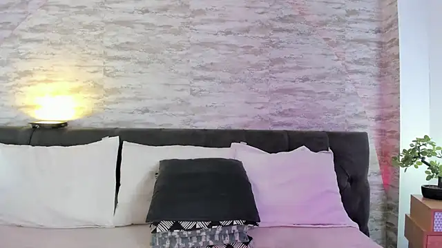 Anneth  M online show from 8, 9, 2025