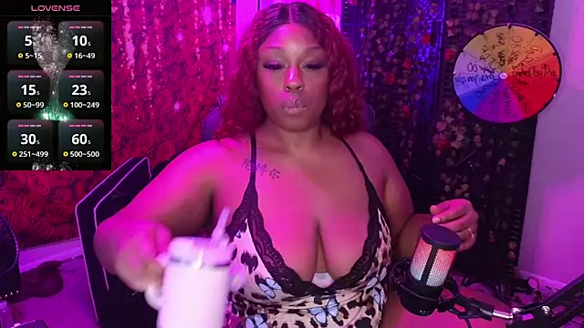 Snapshot of cheriserozequeen chatting on 21, 11, 2025 cheriserozequeen online show from 21, 11, 2025