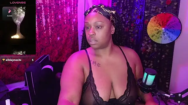 Snapshot of cheriserozequeen chatting on 13, 11, 2025 cheriserozequeen online show from 13, 11, 2025