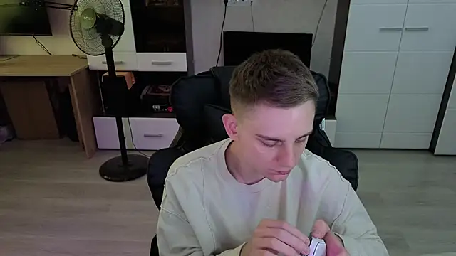 angryzan online show from 17, 7, 2026