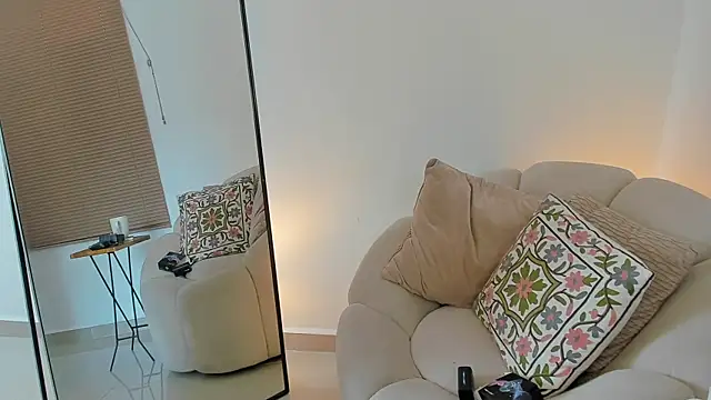 SofiMeza online show from 10, 9, 2025