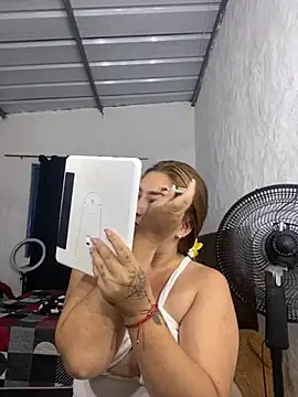 Snapshot of Sofia_Queen17 chatting on 5, 10, 2025 Sofia Queen17 online show from 5, 10, 2025