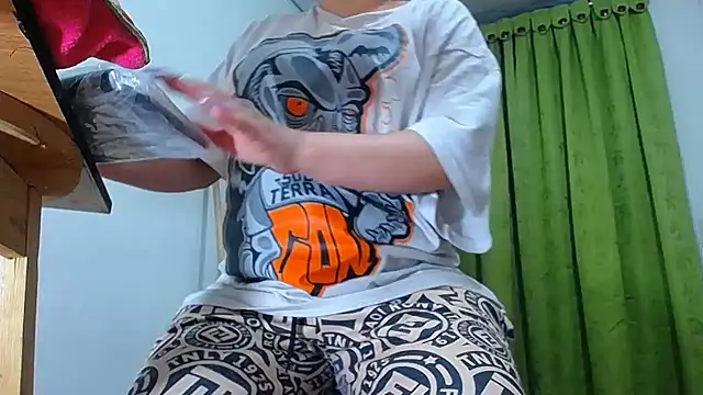 hairy pussywet online show from 22, 4, 2026
