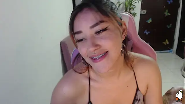 Snapshot of littleangel1_m chatting on 20, 10, 2025 littleangel1 m online show from 20, 10, 2025