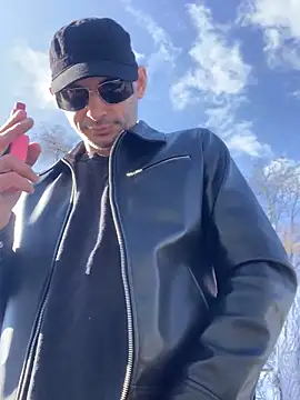 hailzeffn online show from 7, 4, 2026