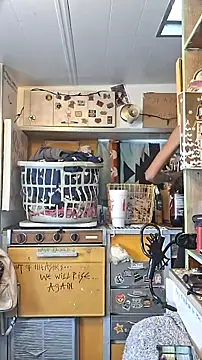 whitetrashdirtyslut online show from 14, 6, 2026