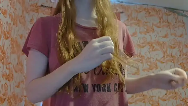 strawberrysmoothie online show from 6, 10, 2025