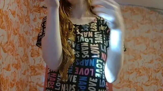 strawberrysmoothie online show from 6, 11, 2025