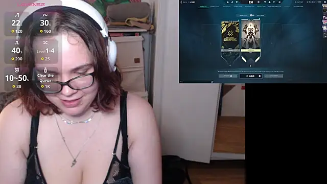 Snapshot of playvalorantwithmenow chatting on 31, 10, 2025 playvalorantwithmenow online show from 31, 10, 2025