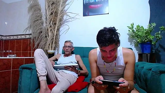 Leon hot X online show from 30, 1, 2025