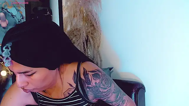 khiara moretti online show from 1, 10, 2025