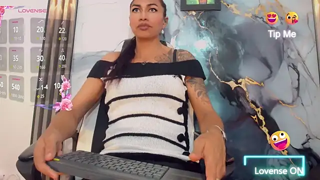 Snapshot of khiara_moretti chatting on 24, 4, 2026 khiara moretti online show from 24, 4, 2026