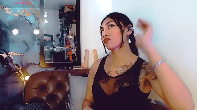 khiara moretti online show from 6, 11, 2025