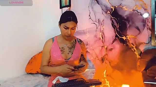 khiara moretti online show from 4, 10, 2025