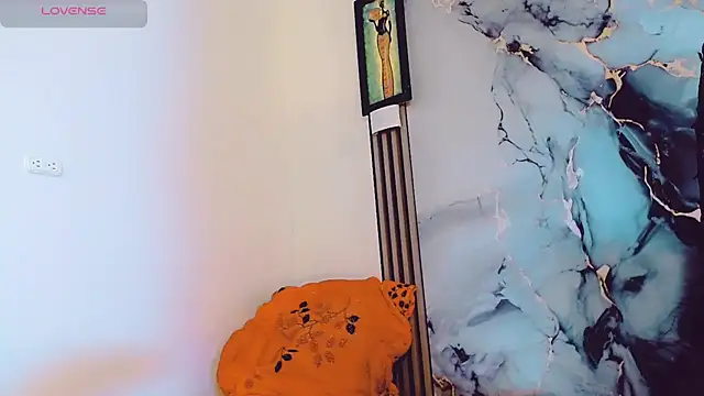 khiara moretti online show from 17, 11, 2025