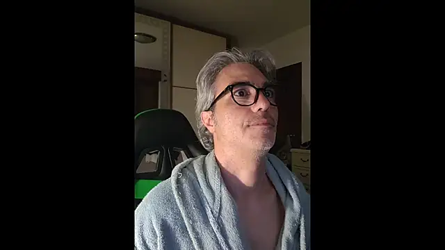 Snapshot of KennyForU77 chatting on 16, 3, 2026 KennyForU77 online show from 16, 3, 2026