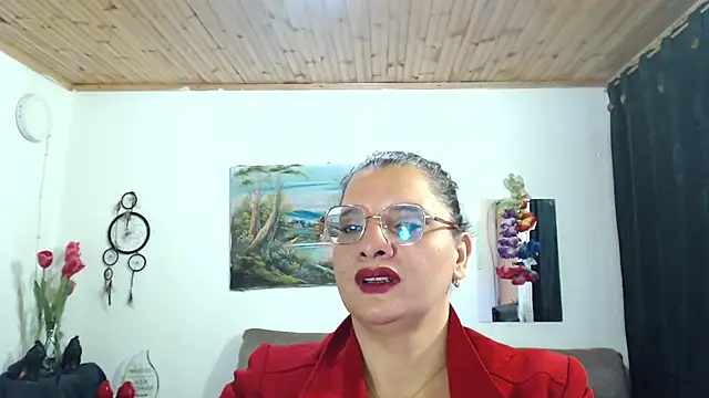 Snapshot of Aleja_Gonzales chatting on 6, 11, 2025 Aleja Gonzales online show from 6, 11, 2025