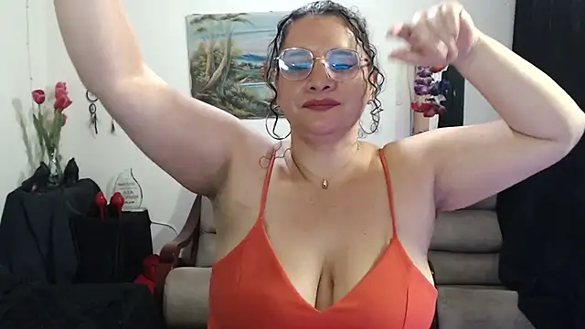 Snapshot of Aleja_Gonzales chatting on 5, 11, 2025 Aleja Gonzales online show from 5, 11, 2025