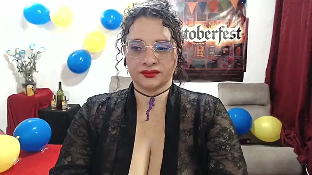 Snapshot of Aleja_Gonzales chatting on 2, 10, 2025 Aleja Gonzales online show from 2, 10, 2025
