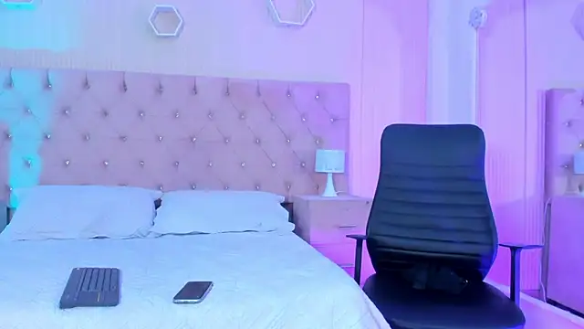 Agathaargent  online show from 2, 11, 2025