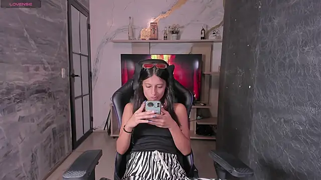 Agathaargent  online show from 19, 11, 2025