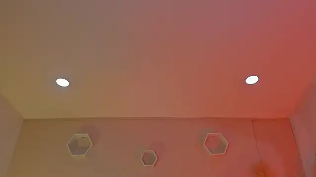 Agathaargent  online show from 15, 12, 2025