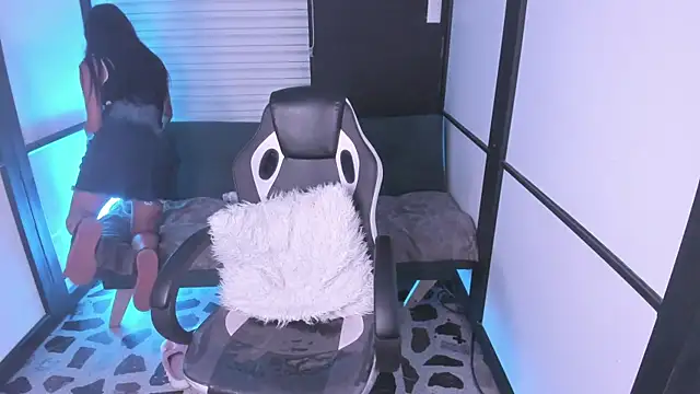 Agathaargent  online show from 15, 10, 2025