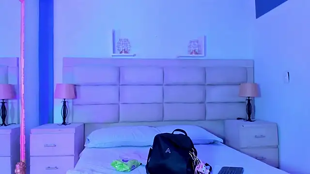 Agathaargent  online show from 29, 10, 2025