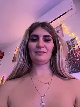 Snapshot of EvelynFrances chatting on 15, 12, 2024 EvelynFrances online show from 15, 12, 2024