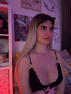 EvelynFrances online show from 28, 4, 2026