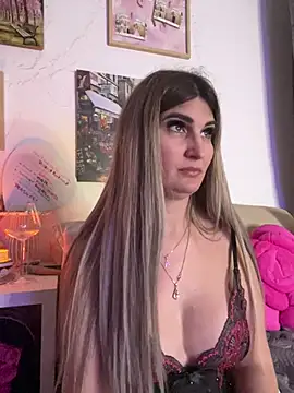 Snapshot of EvelynFrances chatting on 19, 2, 2025 EvelynFrances online show from 19, 2, 2025