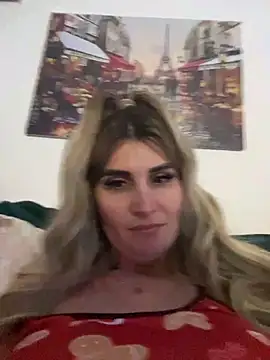 Snapshot of EvelynFrances chatting on 2, 1, 2025 EvelynFrances online show from 2, 1, 2025