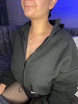 Snapshot of GabriellaFerrer chatting on 31, 10, 2025 GabriellaFerrer online show from 31, 10, 2025