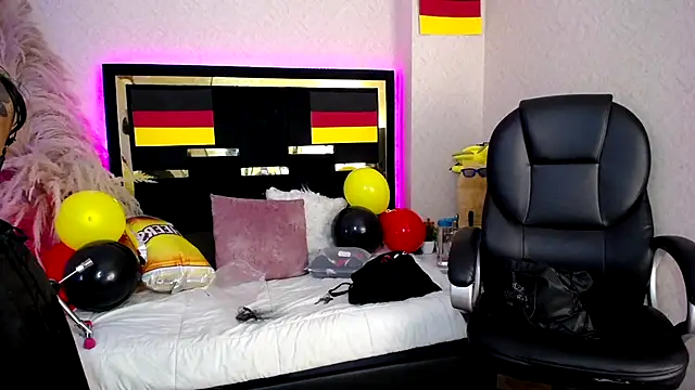 Snapshot of Moon_Water__ chatting on 2, 10, 2025 Moon Water online show from 2, 10, 2025