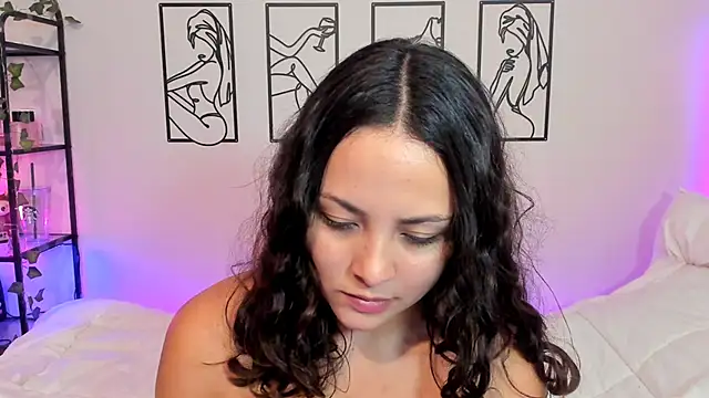 Megan Rodrigo online show from 23, 9, 2025