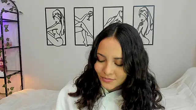 Megan Rodrigo online show from 27, 9, 2025