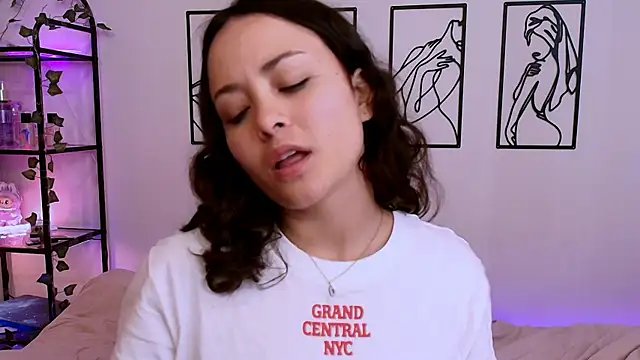 Megan Rodrigo online show from 12, 10, 2025