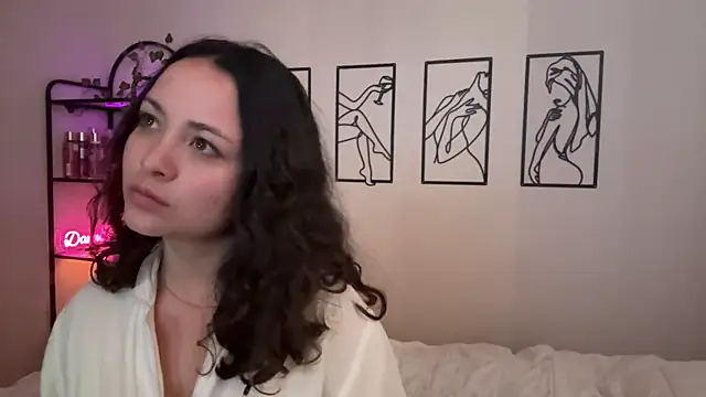 Megan Rodrigo online show from 19, 11, 2025