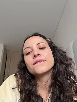 Megan Rodrigo online show from 26, 6, 2026