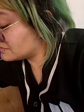 lucky-leah online show from 2, 10, 2025